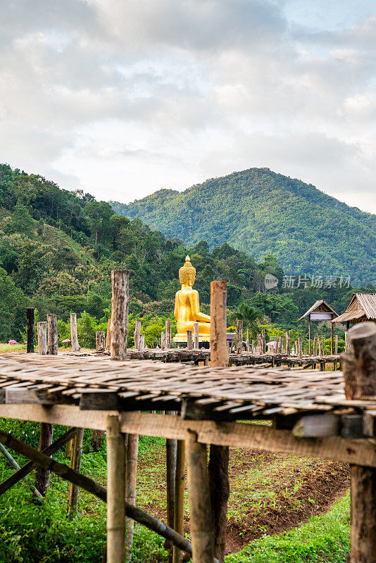 Na Khuha寺，竹桥，Phrae，泰国北部